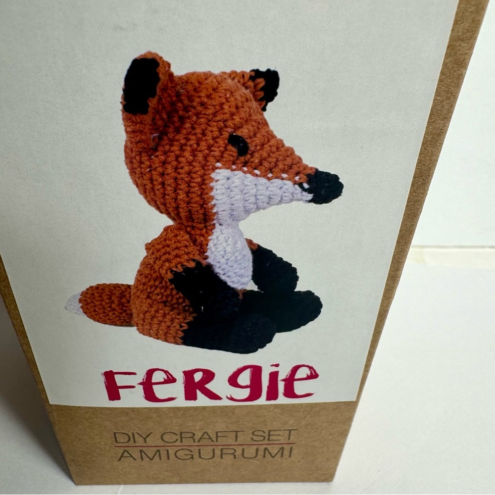 Hoooked Amigurumi DIY Kit w/Eco Barbante Yarn Fox Fergie - Picture 3 of 8